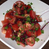 Kichererbsen-Salat mit Cocktail-Tomaten