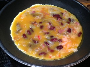 Omelett mit Kidneybohnen und Speck