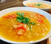 Kichererbsen-Suppe mit Thunfisch